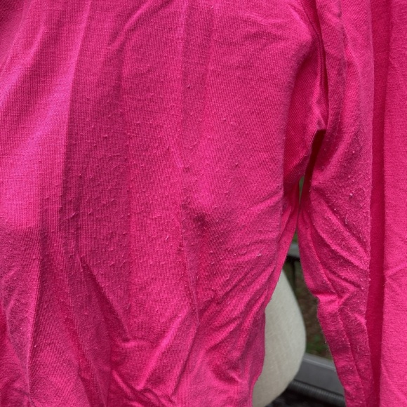 No name brand bright pink long sleeved crop top, low cut front is pilling Sz. M - Picture 3 of 7